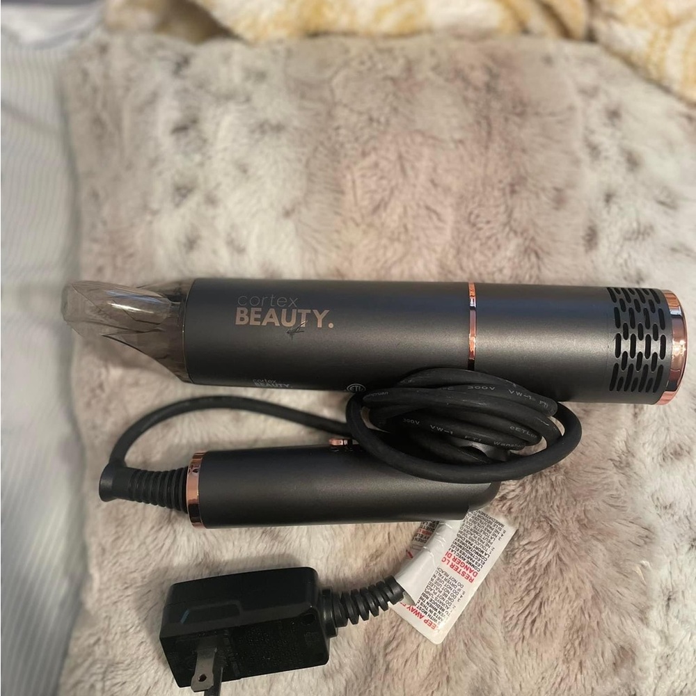 Travel blow dryer